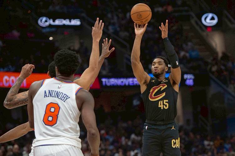 但靠着篮板, 开局将比分, 改写到